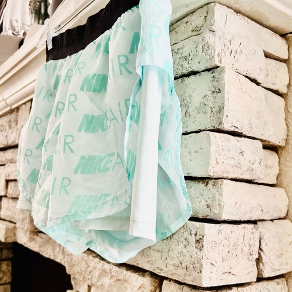 Nike Air Womens 2 in 1 Running Gym Shorts MINT Green Size Small - Picture 7 of 15